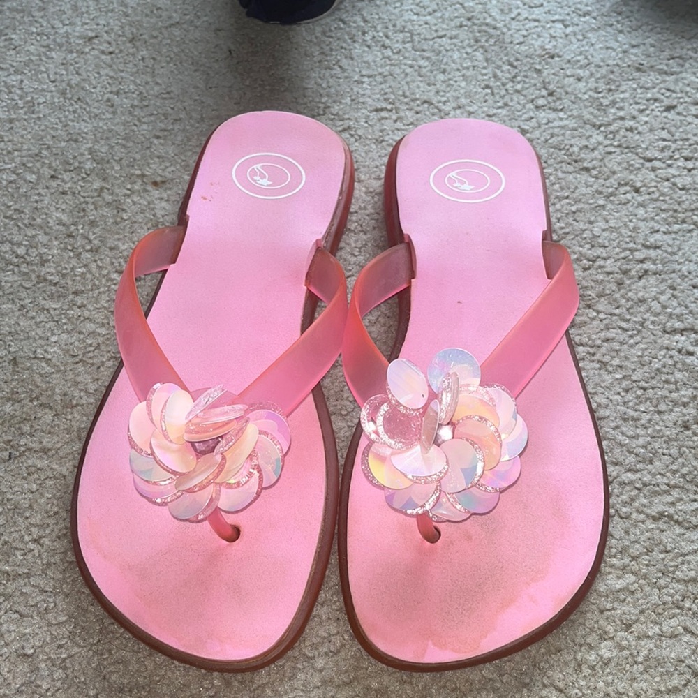 flip flops with flower